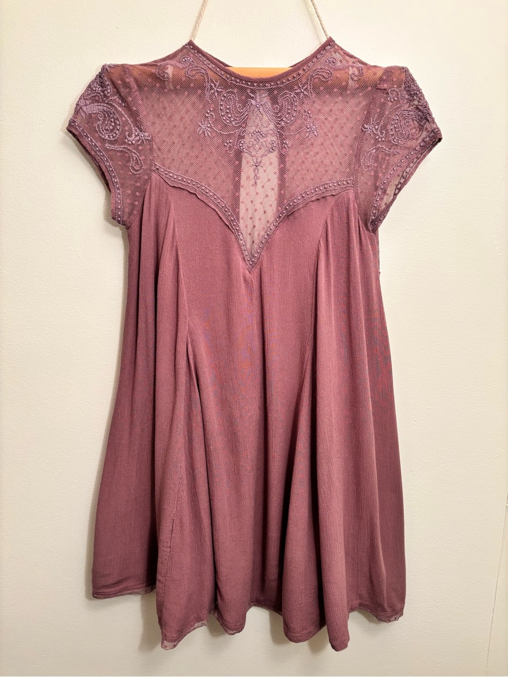 Kimchi Blue Mauve Lace-Trim Mini Dress - Picture 4 of 4